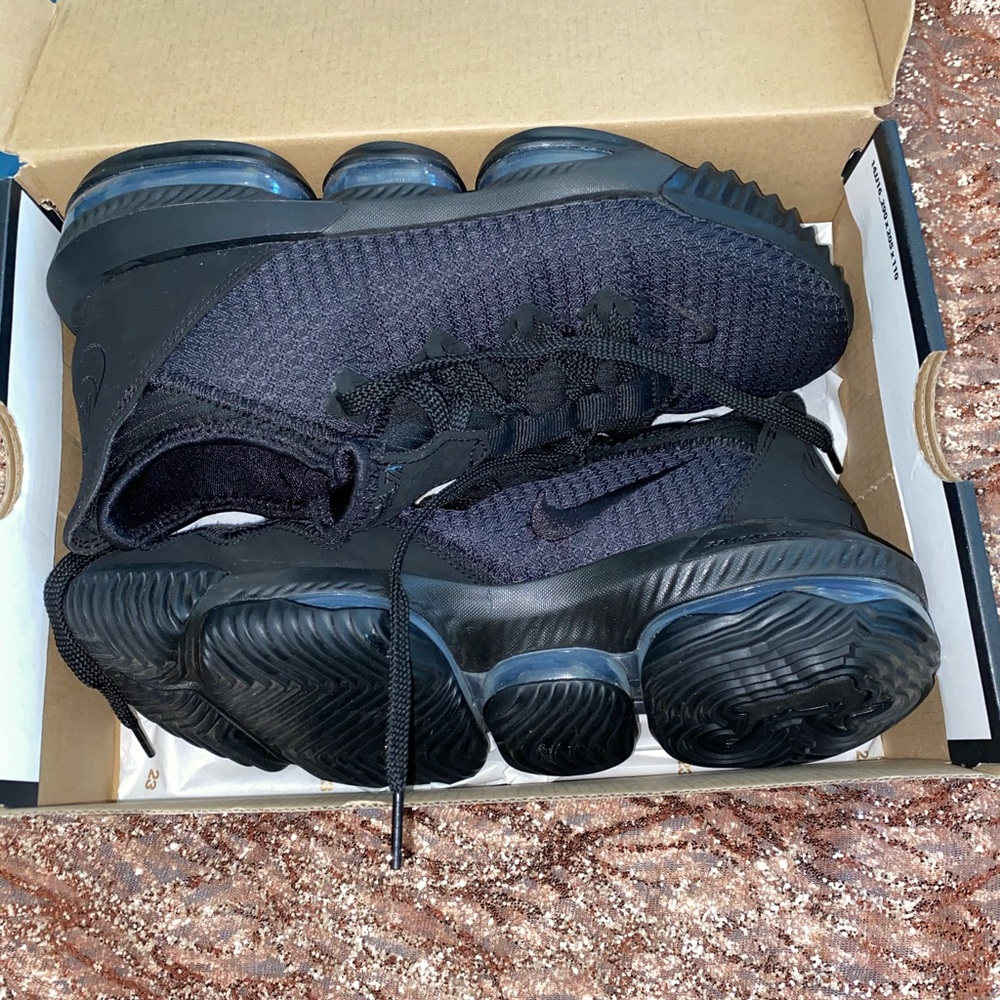 Lebron James women size 7.5